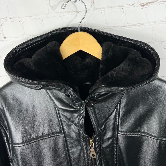 WOMENS! NWOT |•WILSONS LEATHER•| Black Leather Heavy Fur Lined Hooded Jacket - Picture 4 of 16